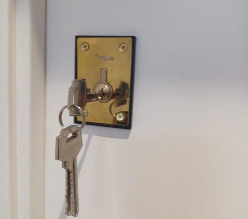 Apertura de puertas en Parla